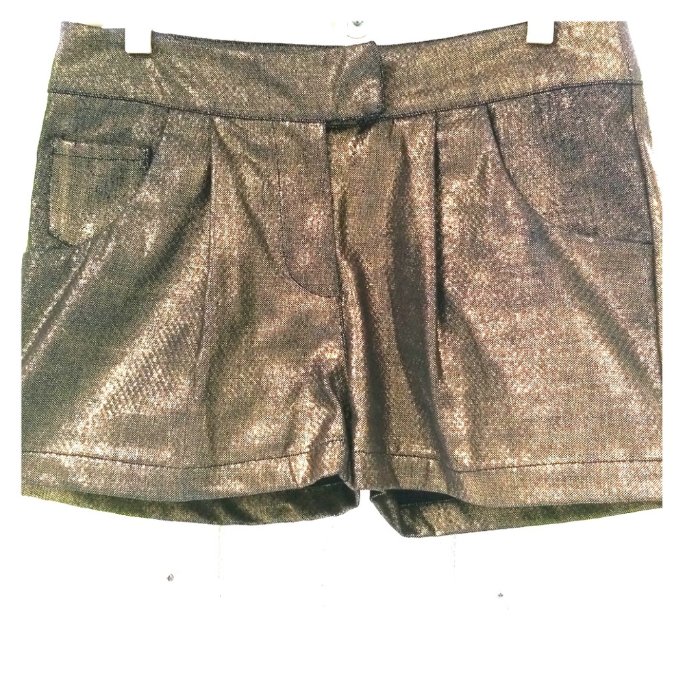 Smokin' gold pleated shorts